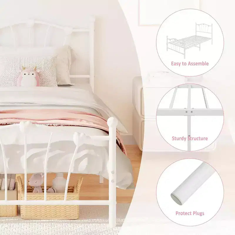 Struttura letto a piattaforma in metallo bianco, una piazza e mezza, con testiera e pediera a forma di cuore