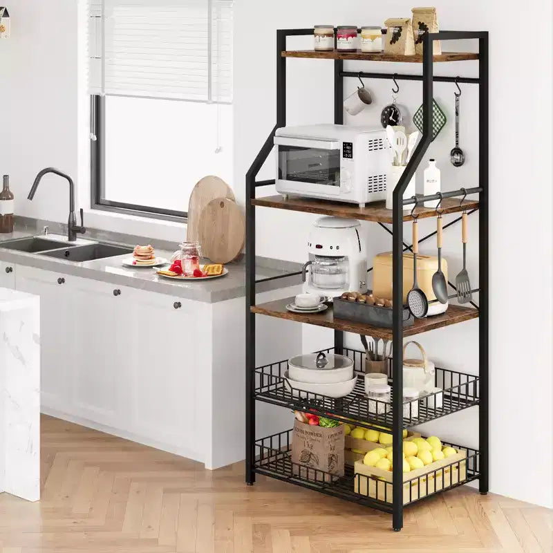 Scaffale da cucina a 5 ripiani indipendente con cestello in rete e piedini regolabili, nero/marrone/grigio