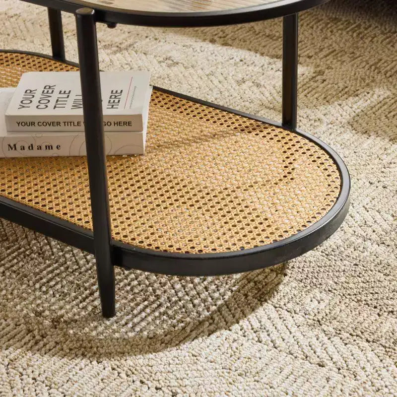 Tavolino da Caffè Ovale Bianco, Piano in Vetro Temperato a Doppio Strato con Scaffale in Rattan, 2 Posti