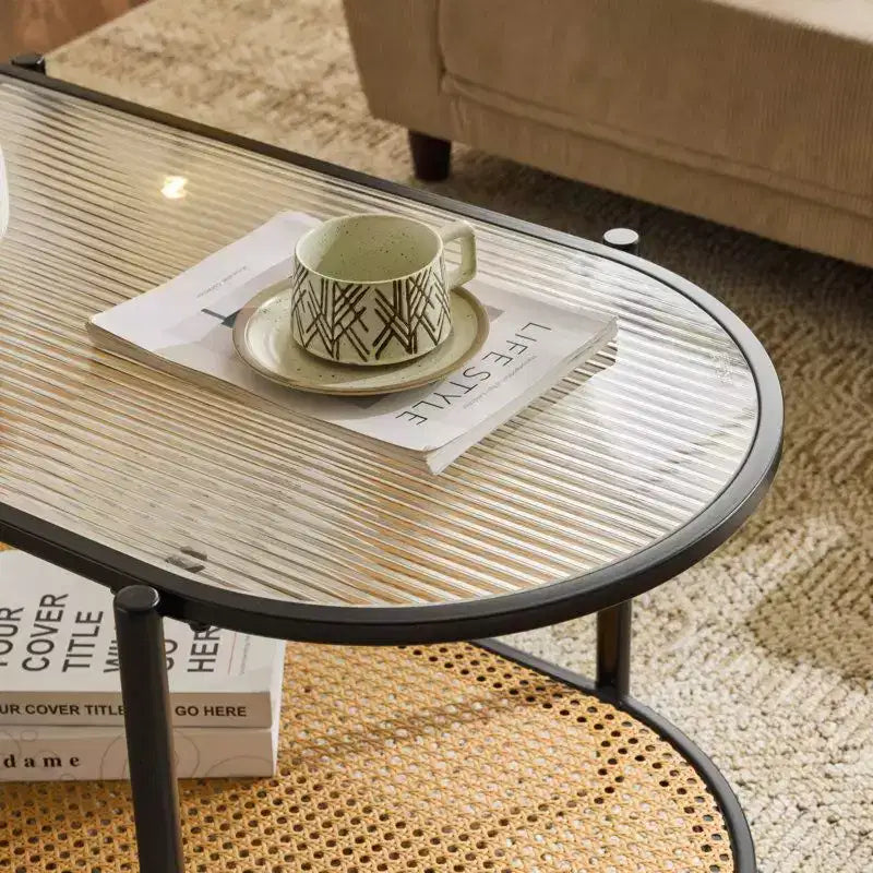 Tavolino da Caffè Ovale Bianco, Piano in Vetro Temperato a Doppio Strato con Scaffale in Rattan, 2 Posti
