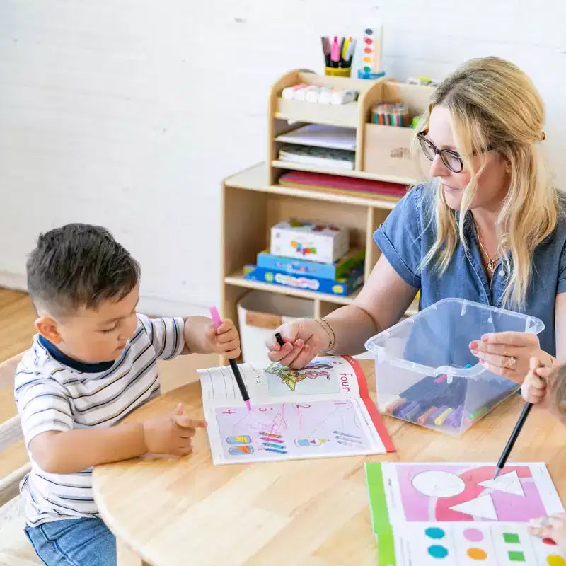 Armadio portacontenitori a 12 scomparti 3x4 con 15 contenitori, per aula bambini