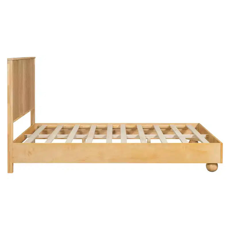 Letto a piattaforma Natural Oak Farmhouse con testiera a coste – Queen / King