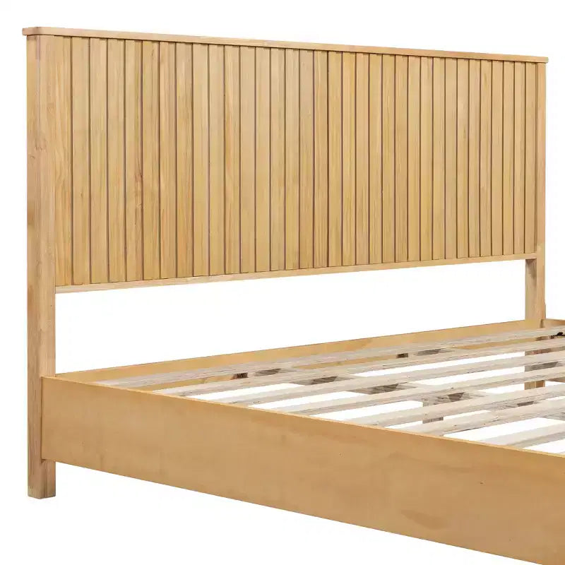 Letto a piattaforma Natural Oak Farmhouse con testiera a coste – Queen / King