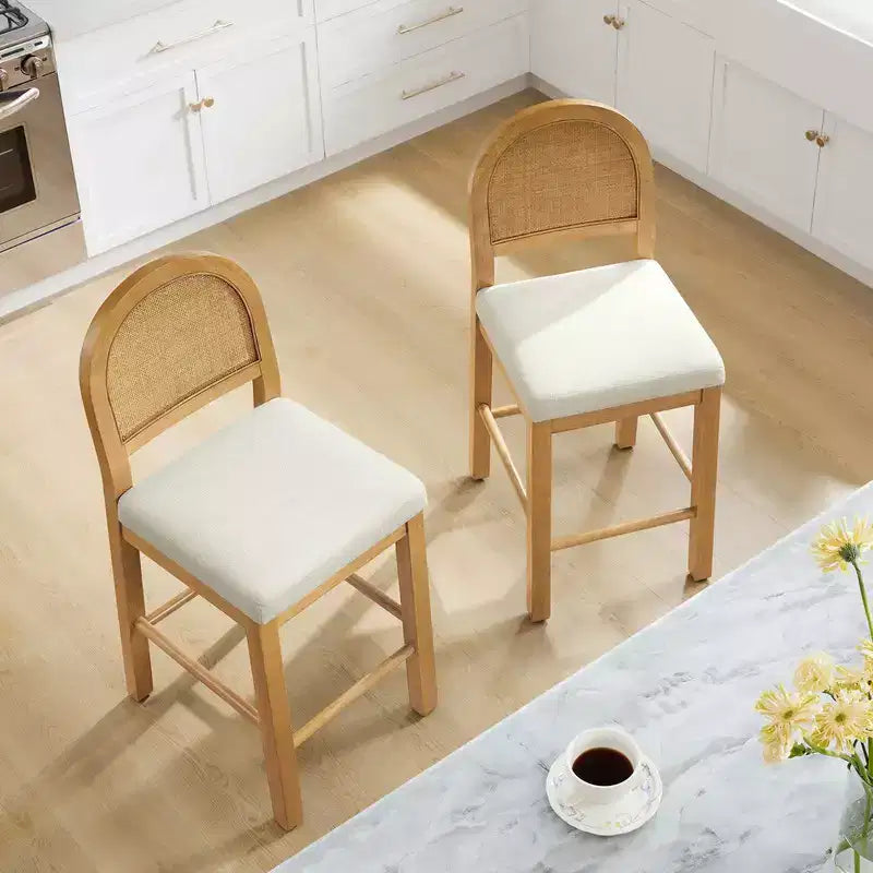 Sgabello da Bancone in Rattan Boho, Naturale/Noce, Schienale Curvo e Seduta Imbottita, Set da 2 o 3 (1 Posto Ciascuno)