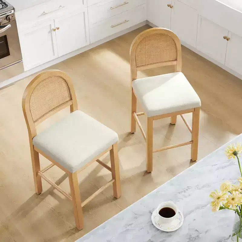 Sgabello da Bancone in Rattan Boho, Naturale/Noce, Schienale Curvo e Seduta Imbottita, Set da 2 o 3 (1 Posto Ciascuno)